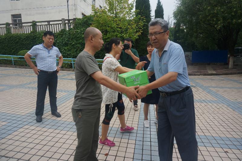 保安康 送清凉 酷暑慰问表关怀