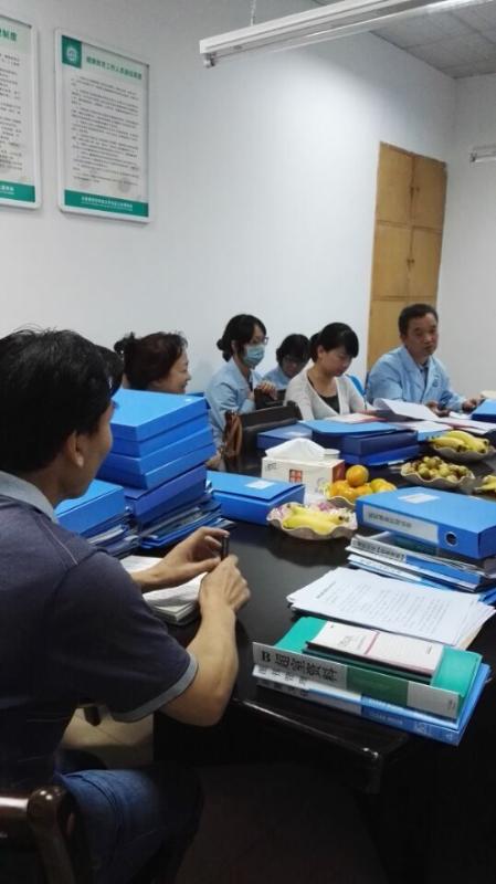 雁塔区卫生局到校医院进行医疗机构资质校验检查工作