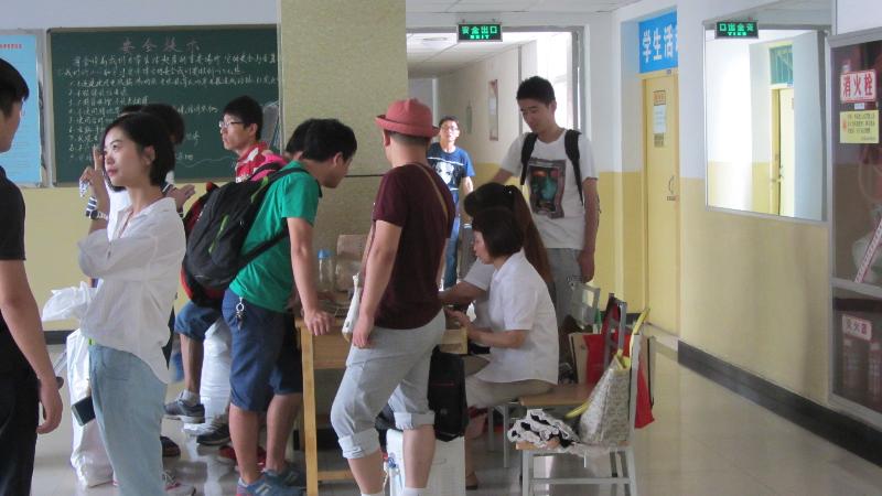 临潼公寓中心圆满完成毕业生离校工作