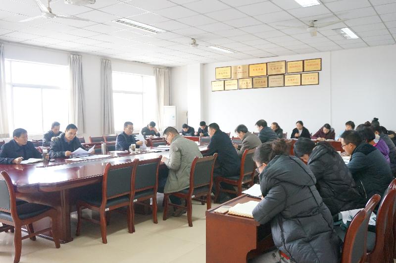 菠菜担保网党总支召开中心组扩大会议  传达学习学校第十次党代会精神